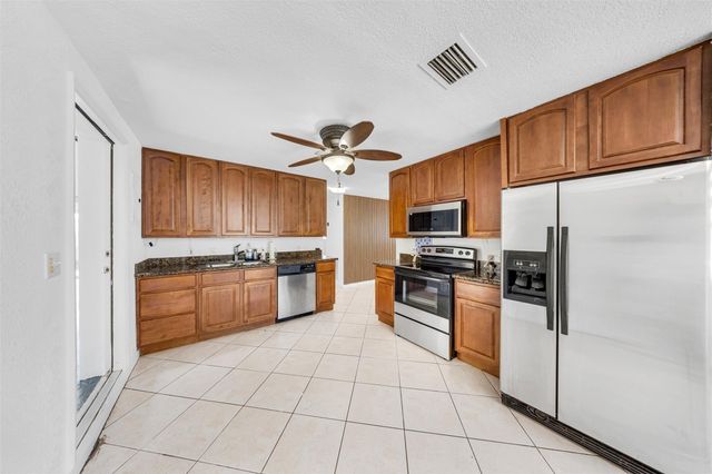 5921 NE 1st Avenue, Oakland Park, FL 33334
