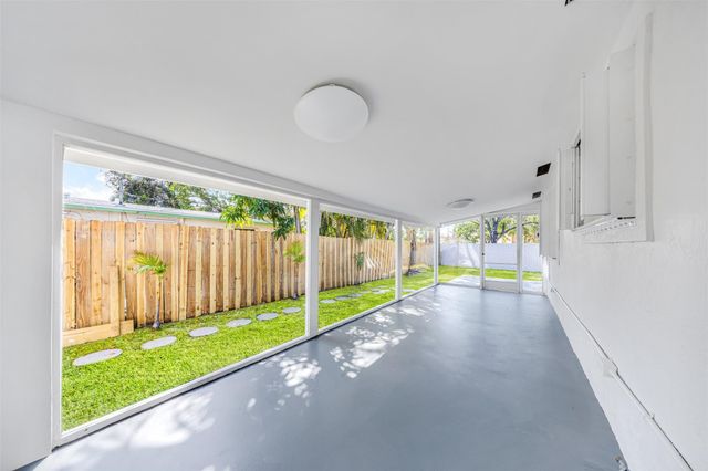 5921 NE 1st Avenue, Oakland Park, FL 33334