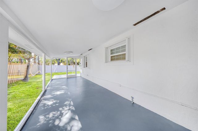 5921 NE 1st Avenue, Oakland Park, FL 33334