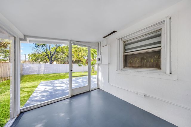 5921 NE 1st Avenue, Oakland Park, FL 33334