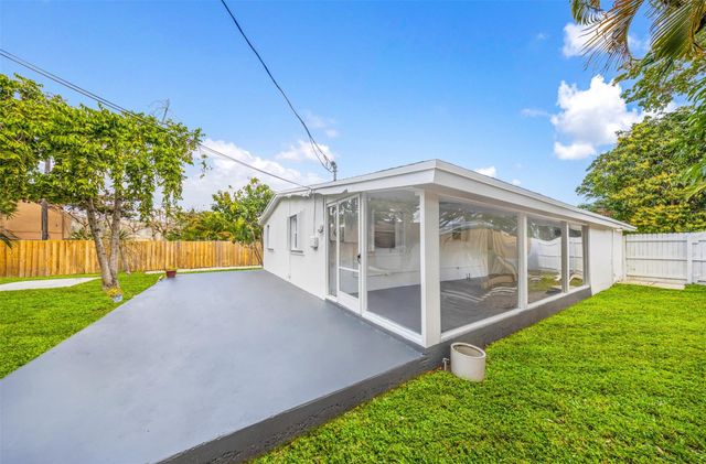 5921 NE 1st Avenue, Oakland Park, FL 33334