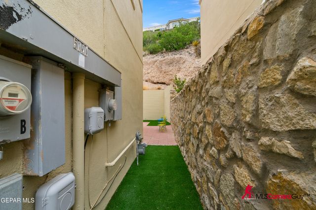 5721 CAPROCK Court A, El Paso, TX 79912