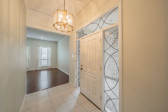 3020 Stonehenge Lane, Carrollton, TX 75006