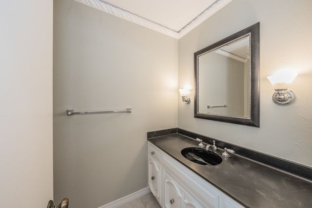 3020 Stonehenge Lane, Carrollton, TX 75006