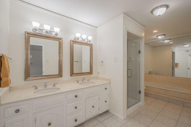 3020 Stonehenge Lane, Carrollton, TX 75006