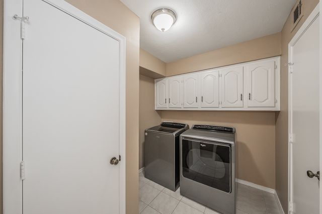 3020 Stonehenge Lane, Carrollton, TX 75006