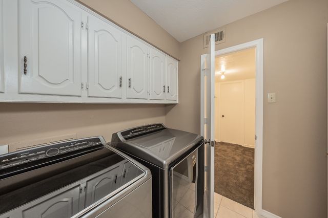 3020 Stonehenge Lane, Carrollton, TX 75006