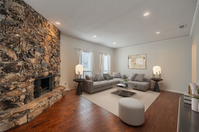 3020 Stonehenge Lane, Carrollton, TX 75006