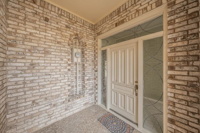 3020 Stonehenge Lane, Carrollton, TX 75006