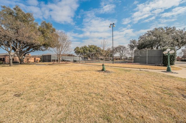 3020 Stonehenge Lane, Carrollton, TX 75006
