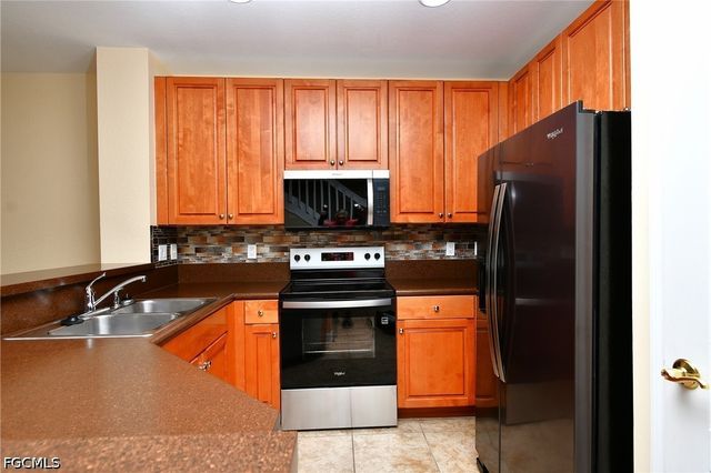 8585 Athena CT, Lehigh Acres, FL 33971