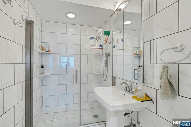 2000 Linwood Avenue 16J, Fort Lee, NJ 07024