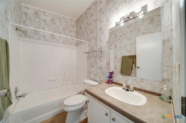166 Paint Brush Trail, Lockhart, TX 78644