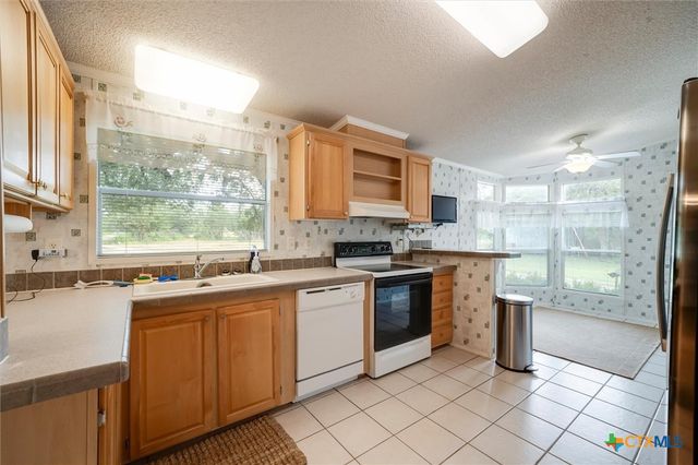166 Paint Brush Trail, Lockhart, TX 78644