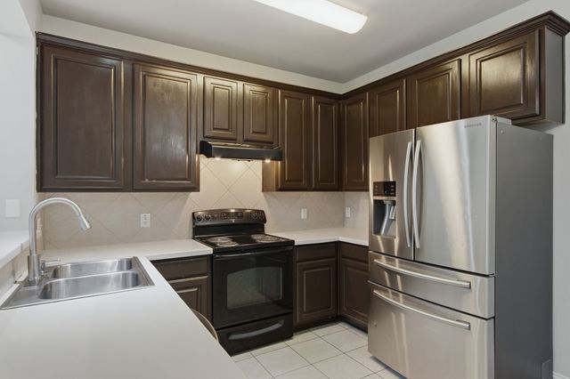 2202 Sandshell Street, Bedford, TX 76021