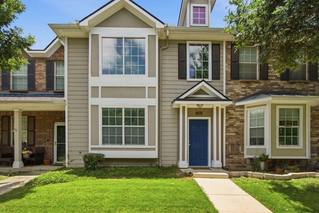 2202 Sandshell Street, Bedford, TX 76021