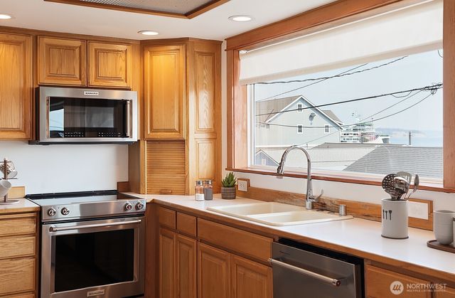 6598 Columbia Beach Dr., Clinton, WA 98236
