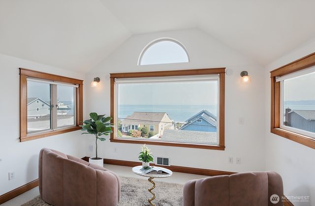 6598 Columbia Beach Dr., Clinton, WA 98236