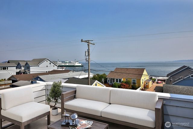 6598 Columbia Beach Dr., Clinton, WA 98236