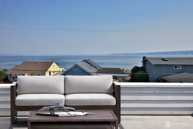 6598 Columbia Beach Dr., Clinton, WA 98236