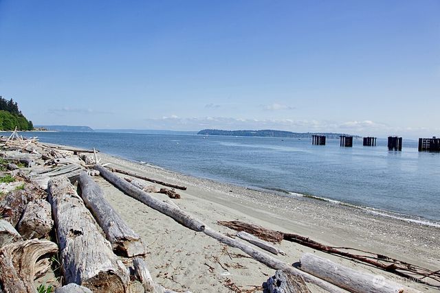 6598 Columbia Beach Dr., Clinton, WA 98236