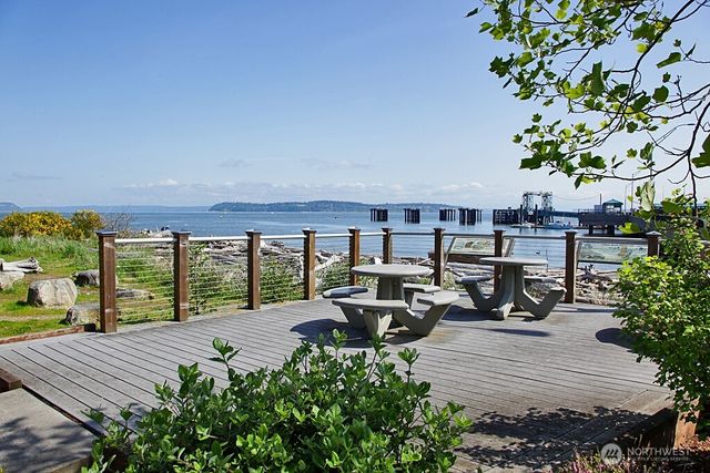 6598 Columbia Beach Dr., Clinton, WA 98236