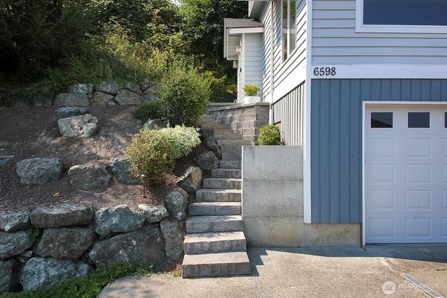6598 Columbia Beach Dr., Clinton, WA 98236