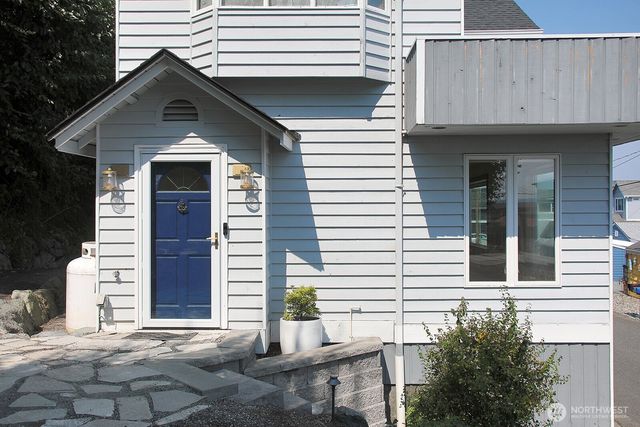 6598 Columbia Beach Dr., Clinton, WA 98236