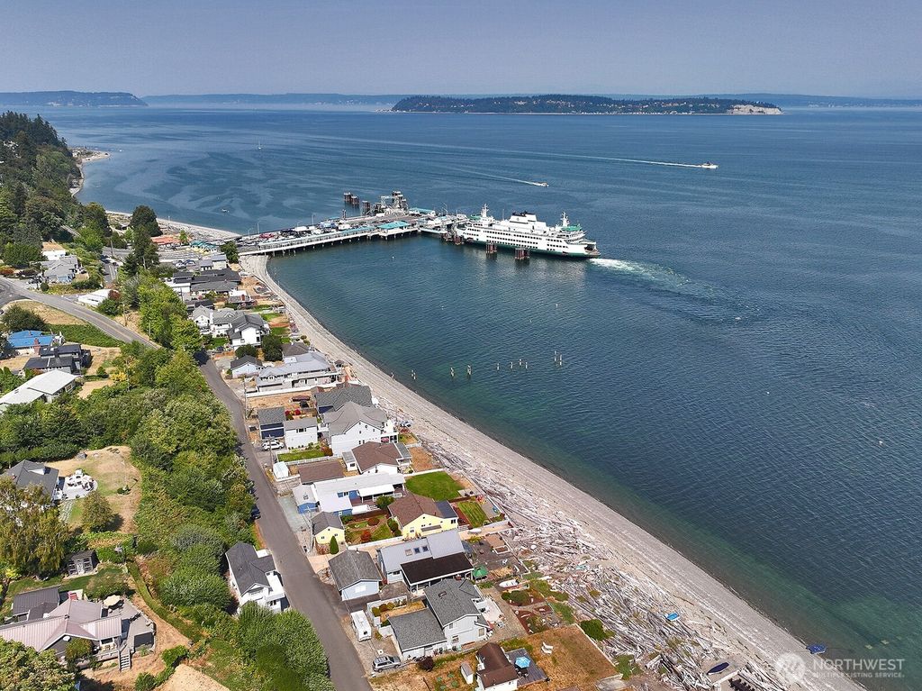 6598 Columbia Beach Dr., Clinton, WA 98236