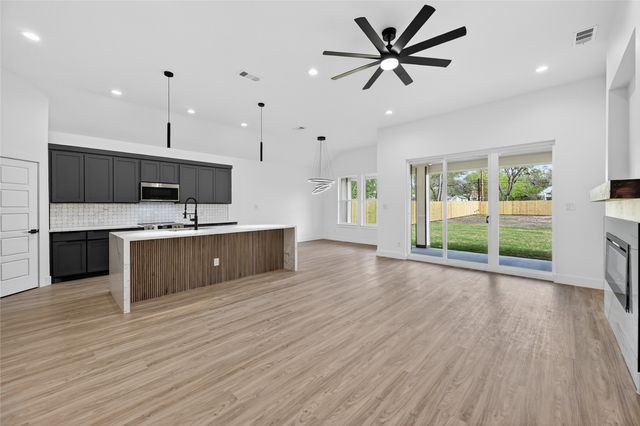 1930 Houston Street, Grand Prairie, TX 75050