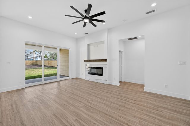 1930 Houston Street, Grand Prairie, TX 75050