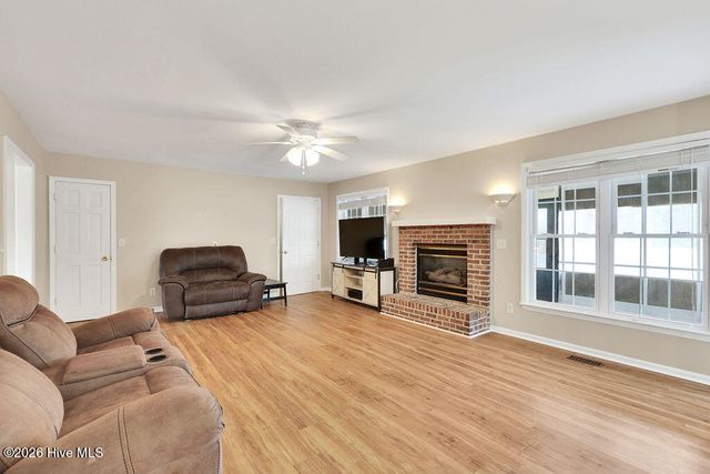 24 Queens Grant Circle SW, Shallotte, NC 28470