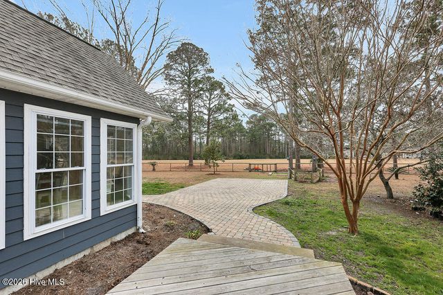 24 Queens Grant Circle SW, Shallotte, NC 28470