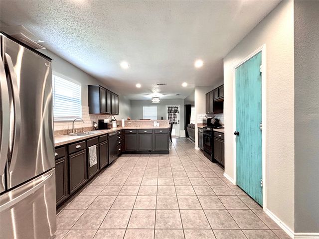 700 Hummingbird Trail, Saginaw, TX 76131