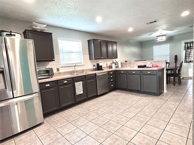 700 Hummingbird Trail, Saginaw, TX 76131
