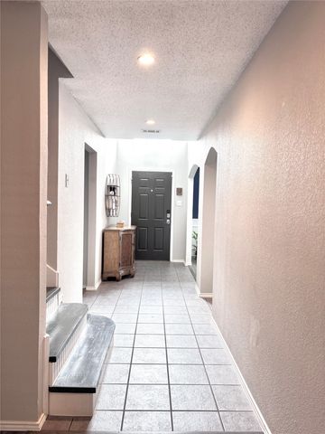 700 Hummingbird Trail, Saginaw, TX 76131