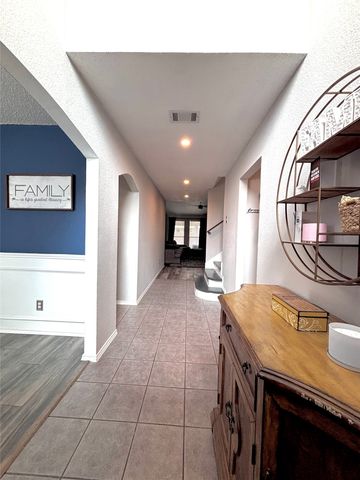 700 Hummingbird Trail, Saginaw, TX 76131