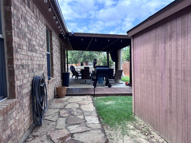 700 Hummingbird Trail, Saginaw, TX 76131