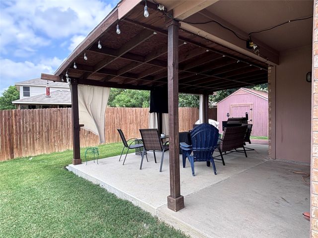 700 Hummingbird Trail, Saginaw, TX 76131