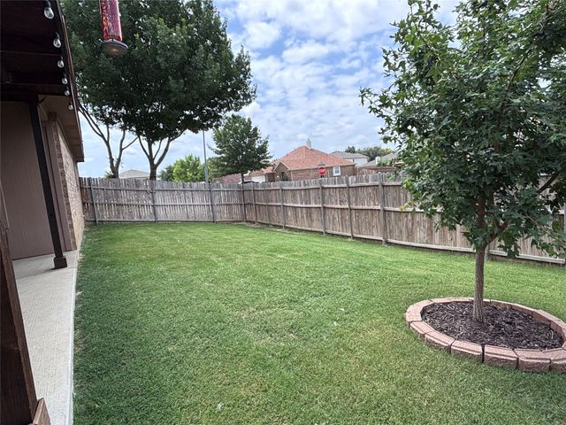 700 Hummingbird Trail, Saginaw, TX 76131