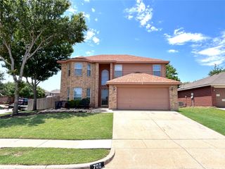 700 Hummingbird Trail, Saginaw, TX 76131