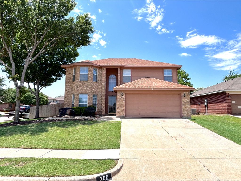 700 Hummingbird Trail, Saginaw, TX 76131