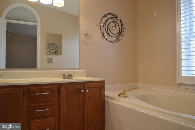 3947 VALLEY RIDGE DR, Fairfax, VA 22033