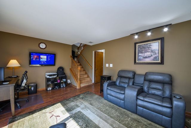 2268 Salisbury Drive, Naperville, IL 60565
