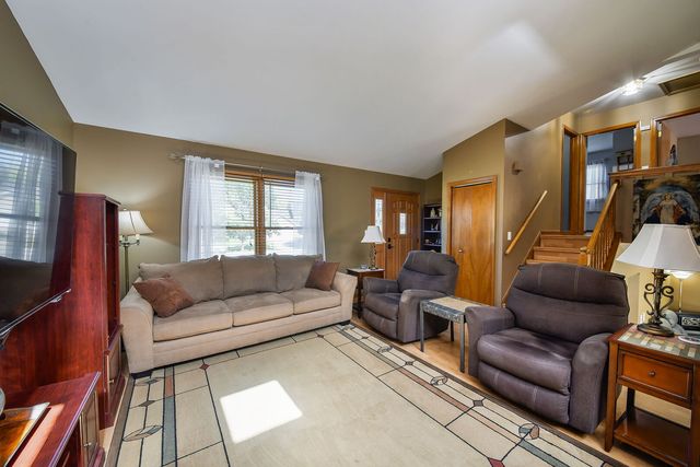 2268 Salisbury Drive, Naperville, IL 60565