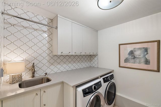 1276 Hillside Drive, Birmingham, MI 48009