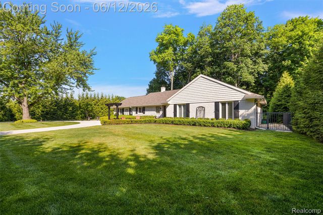 1276 Hillside Drive, Birmingham, MI 48009