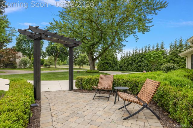 1276 Hillside Drive, Birmingham, MI 48009