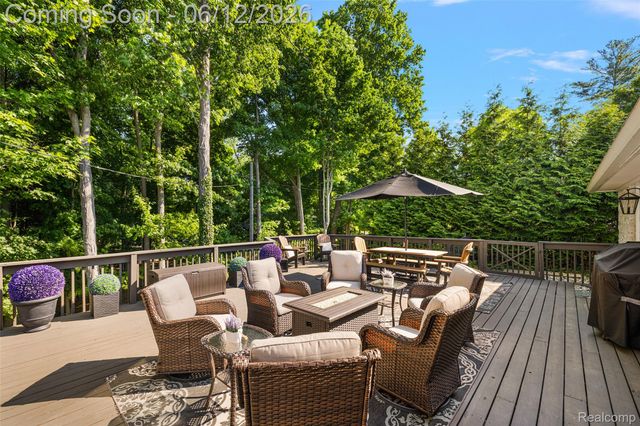 1276 Hillside Drive, Birmingham, MI 48009