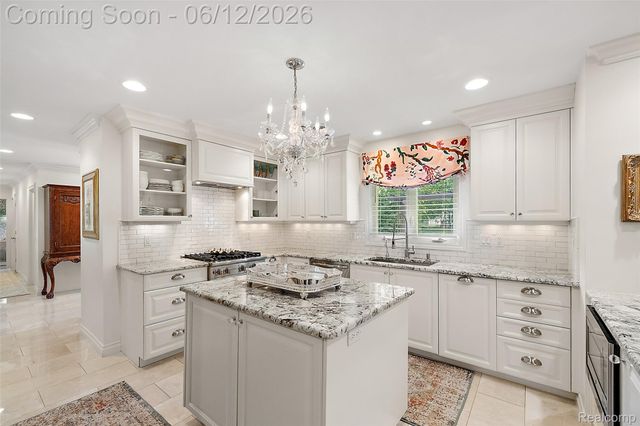 1276 Hillside Drive, Birmingham, MI 48009